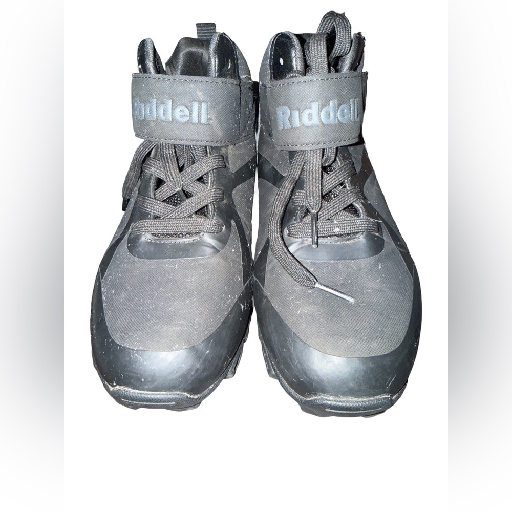 Men's 7.5 D Black Riddell Matador Mid Top Football Cleats